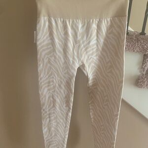 Wonderly Studio Women’s Animal Print Leggings